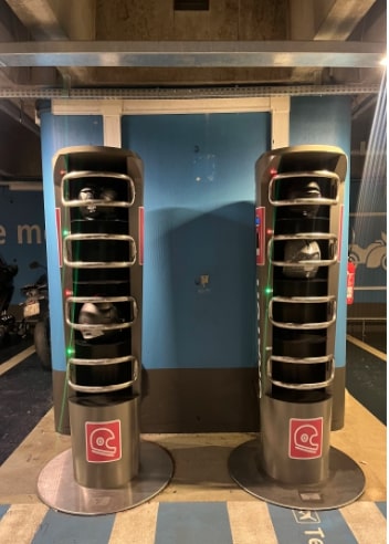 Schließfach für Motorradhelme – Parkplatz am Flughafen Roissy Charles de Gaulle Schließfach für Motorradhelme – Parkplatz am Flughafen Roissy Charles de Gaulle