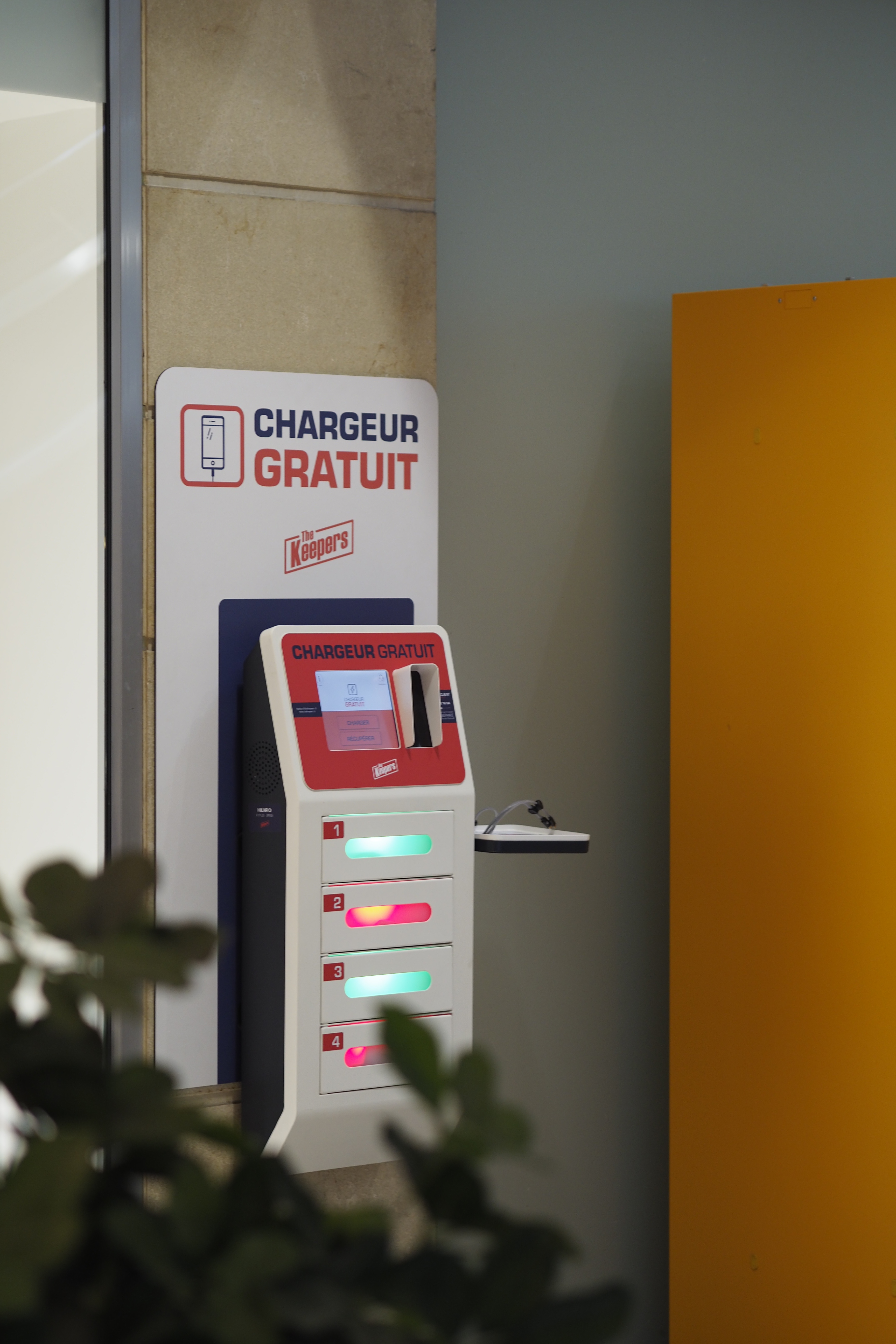 Service de recharge de smartphone pour structure recevant du public Service de recharge de smartphone pour structure recevant du public